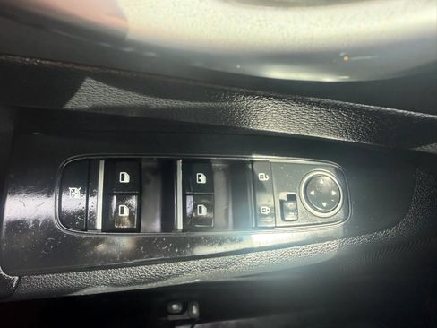 Used 2020 Kia Forte LXS FWD image 29