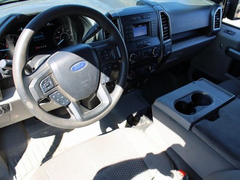 Used 2018 Ford F150 XLT image 2