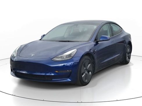 Used 2023 Tesla Model 3 Standard Range image 2