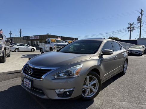 Used 2015 Nissan Altima 2.5 SL w/ Technology Package FWD image 7