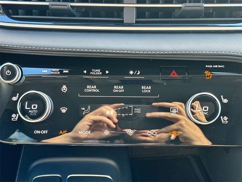 Used 2026 INFINITI QX60 Luxe w/ Cargo Package image 17