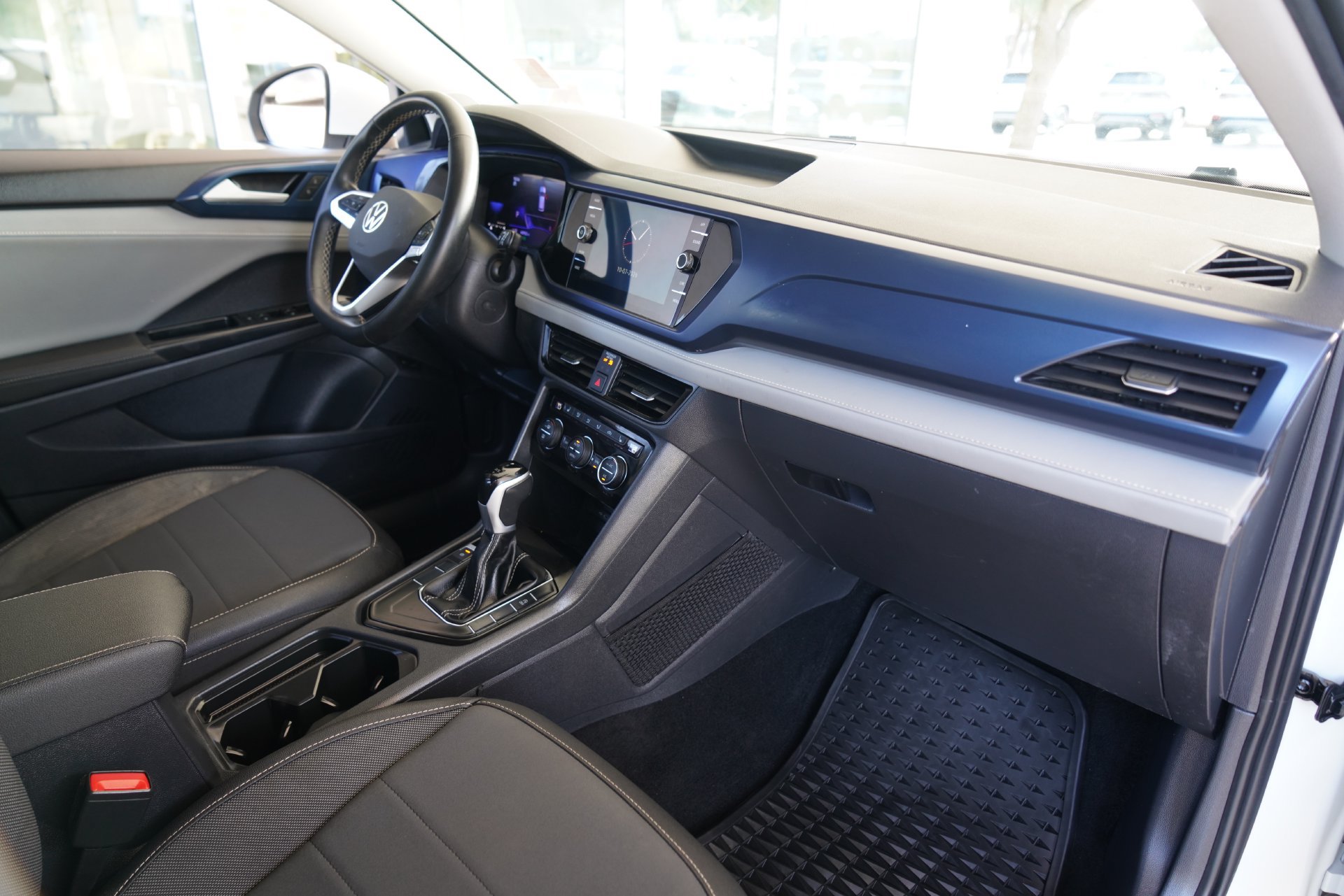 Certified 2024 Volkswagen Taos SE FWD image 22