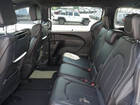 New 2026 Chrysler Pacifica Select image 27
