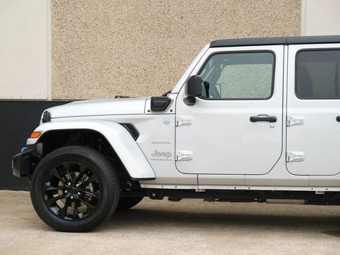 Used 2023 Jeep Wrangler Unlimited Sahara AWD/4WD image 7