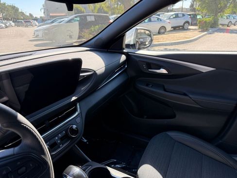 Used 2025 Buick Envista Preferred image 31