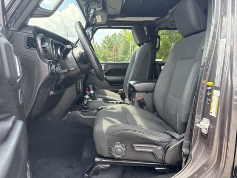 Used 2022 Jeep Wrangler Unlimited Sport AWD/4WD image 9