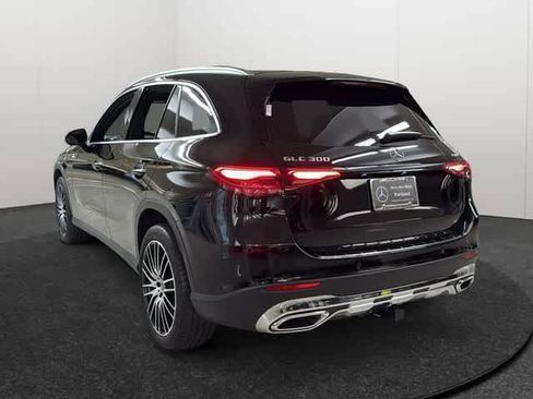 Used 2025 Mercedes-Benz GLC 300 4MATIC image 5
