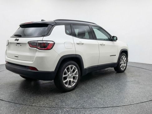 Used 2025 Jeep Compass Limited image 9