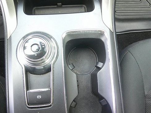 Used 2020 Ford Fusion SE FWD image 15