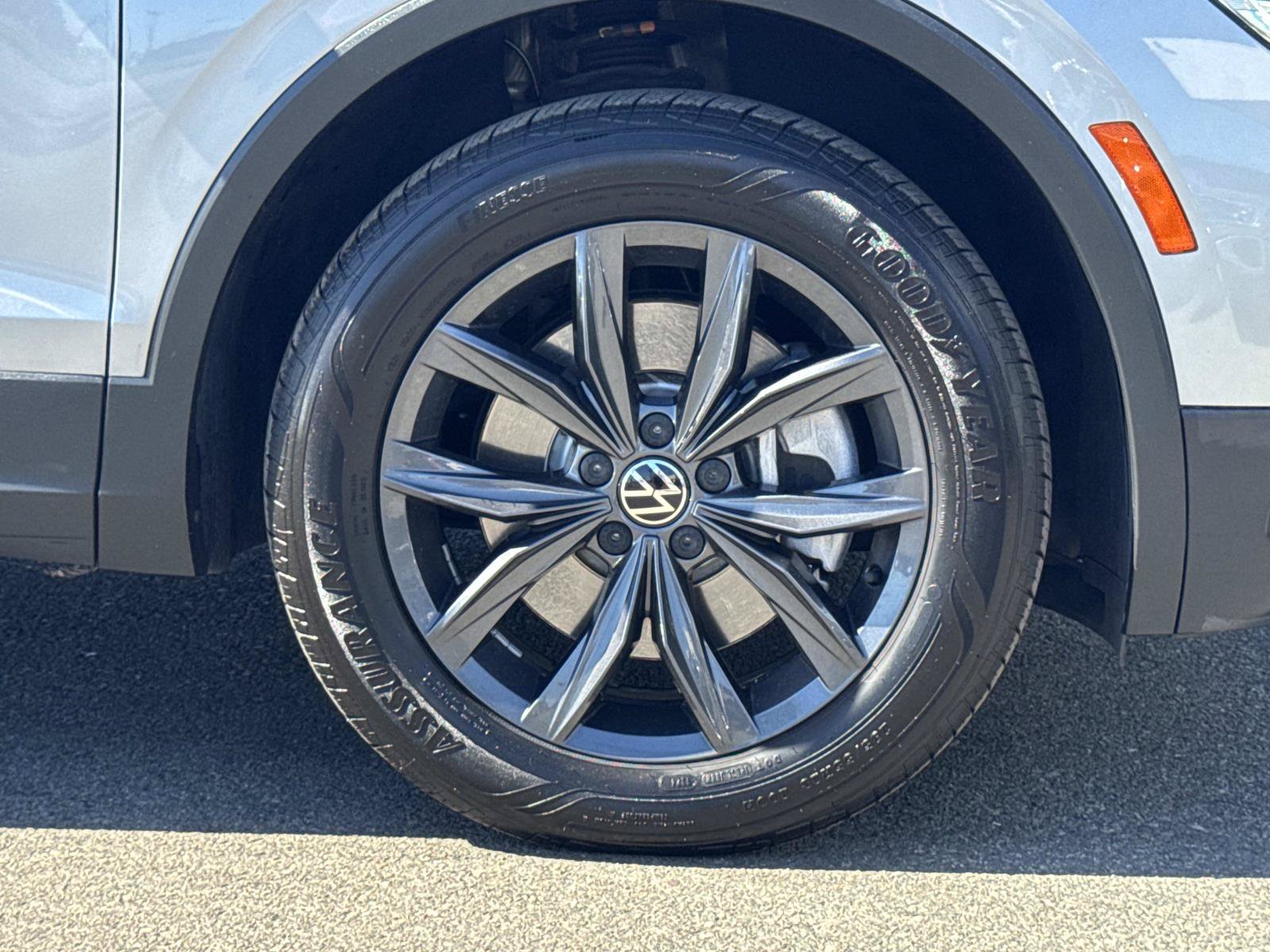 Certified 2022 Volkswagen Tiguan SE w/ Panoramic Sunroof Package FWD image 36