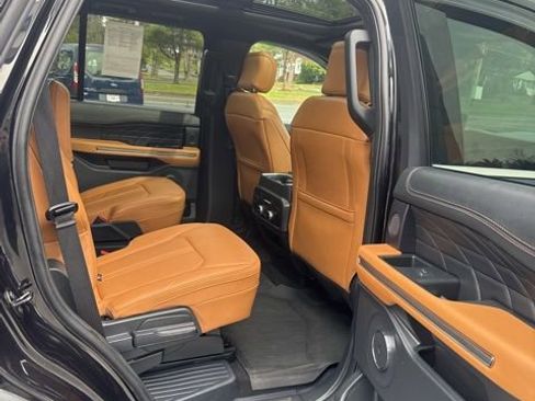 Used 2024 Ford Expedition Platinum image 20