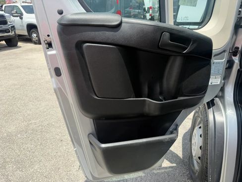 Used 2020 RAM ProMaster 2500 w/ Premium Appearance Group FWD image 12