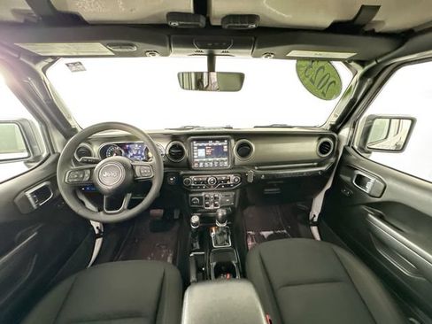 Used 2023 Jeep Wrangler Unlimited w/ Cold Weather Group AWD/4WD image 3