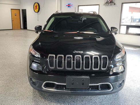Used 2017 Jeep Cherokee Limited AWD/4WD image 2