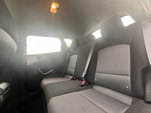 Used 2025 Kia Soul LX w/ LX Technology Package FWD image 15
