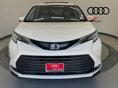 Used 2021 Toyota Sienna Limited FWD image 2