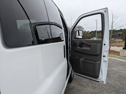 Used 2020 Chevrolet Express 3500 LT w/ LT Preferred Equipment Group image 40