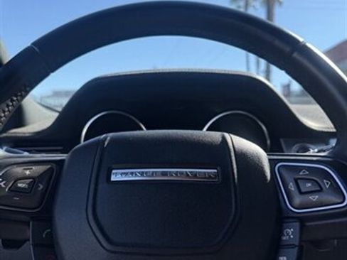 Used 2015 Land Rover Range Rover Evoque Pure image 12