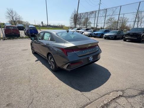 New 2026 Hyundai Elantra Limited FWD image 7