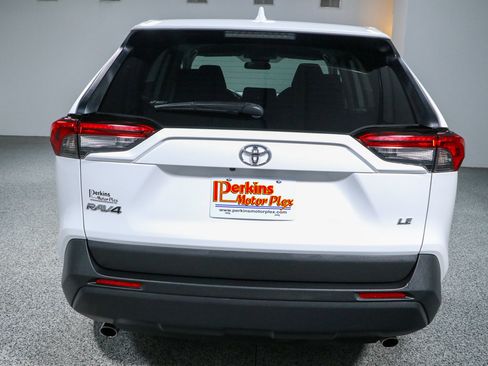 Used 2022 Toyota RAV4 LE FWD image 8