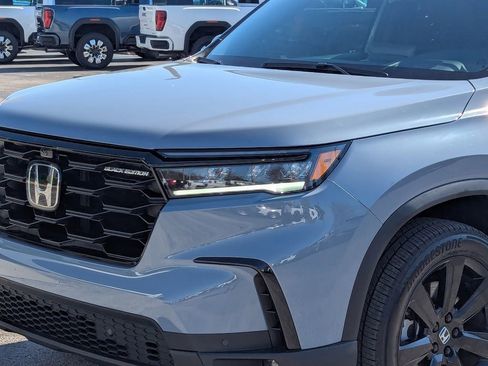 Used 2025 Honda Pilot Black Edition image 6