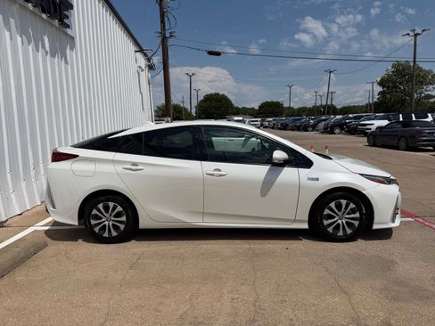 Used 2020 Toyota Prius Prime Limited FWD image 8