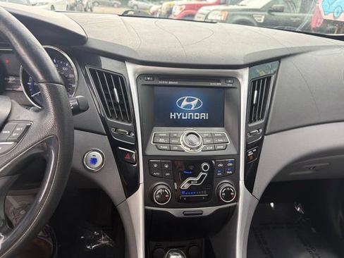 Used 2011 Hyundai Sonata Limited w/ Navigation Pkg 5 FWD image 12