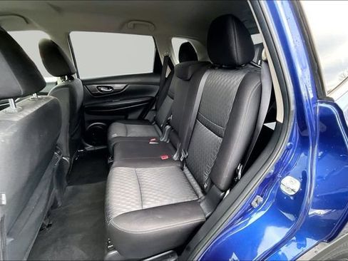 Used 2019 Nissan Rogue SV image 16