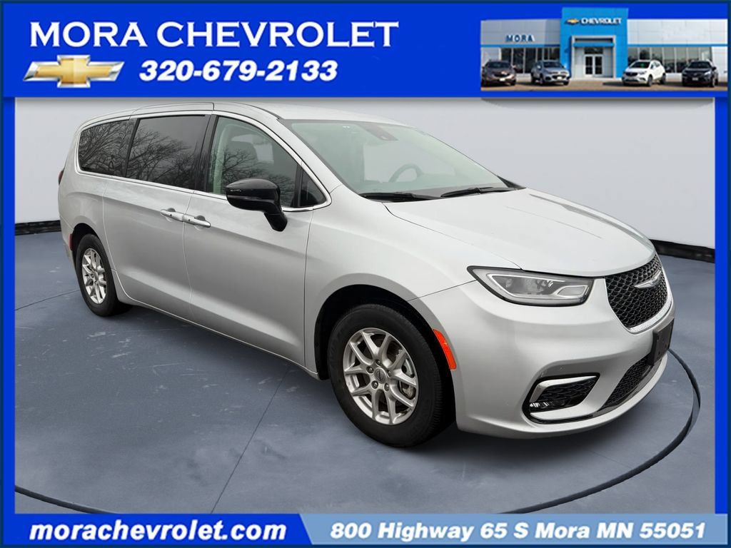 Used 2024 Chrysler Pacifica Touring-L FWD image 1