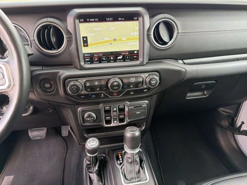 Used 2023 Jeep Wrangler Unlimited Sahara w/ Cold Weather Group AWD/4WD image 17