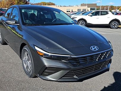 New 2025 Hyundai Elantra SE
