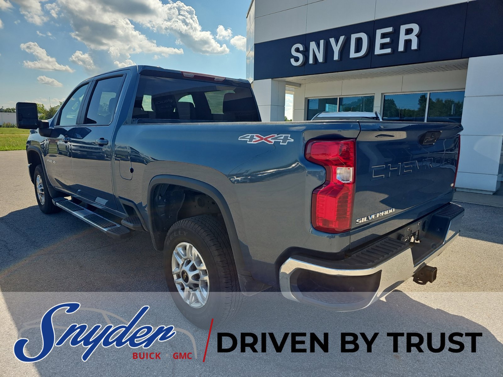 Used 2025 Chevrolet Silverado 2500 LT w/ Convenience Package AWD/4WD image 4
