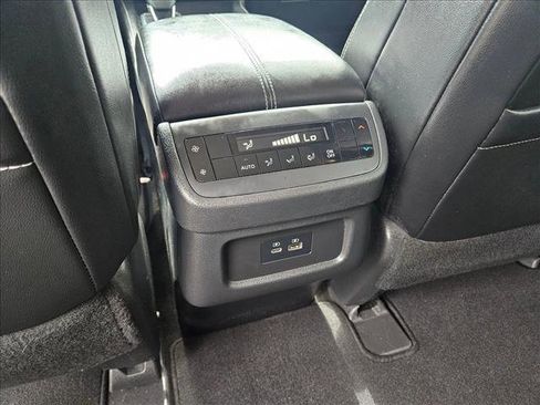Used 2022 Nissan Pathfinder SL w/ Lighting Package (N92) FWD image 16