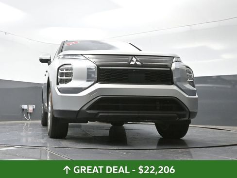 Used 2025 Mitsubishi Outlander ES image 51