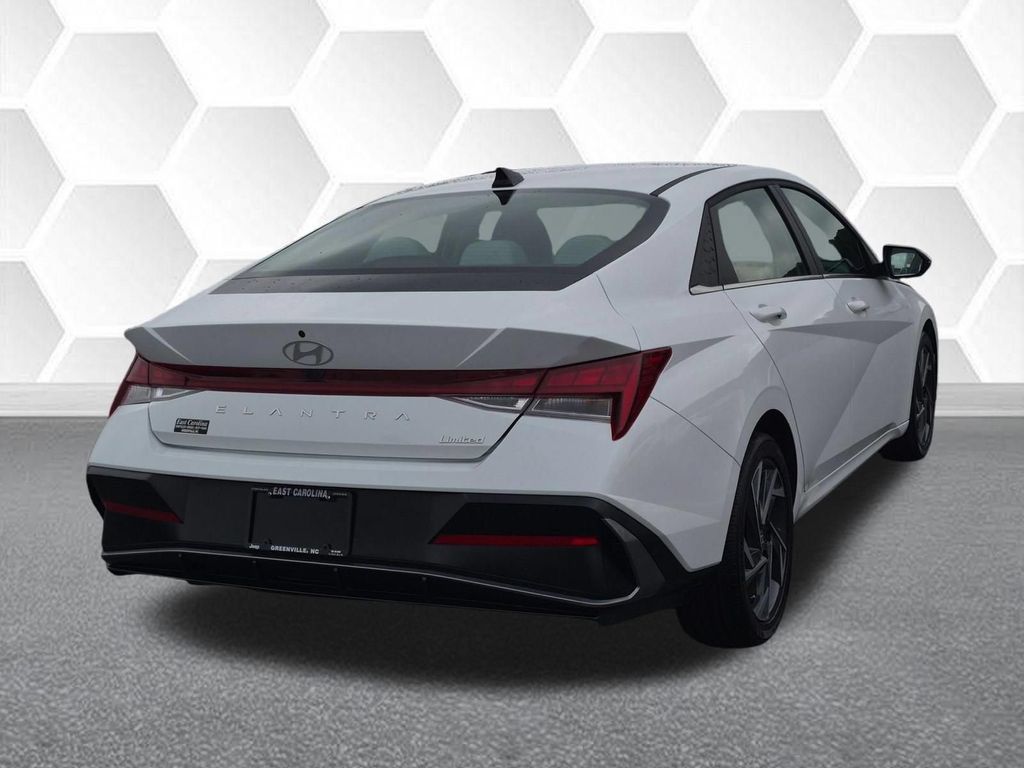 Used 2025 Hyundai Elantra Limited FWD image 3