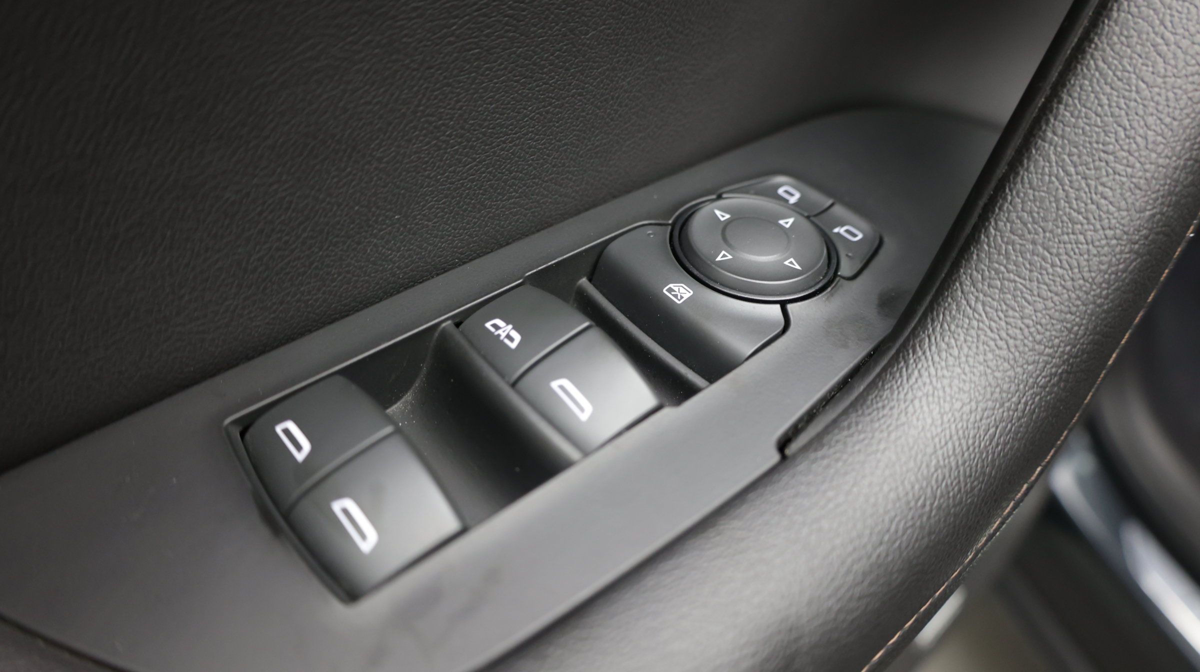 Used 2019 Chevrolet Blazer Premier w/ Sun and Wheels Package FWD image 15