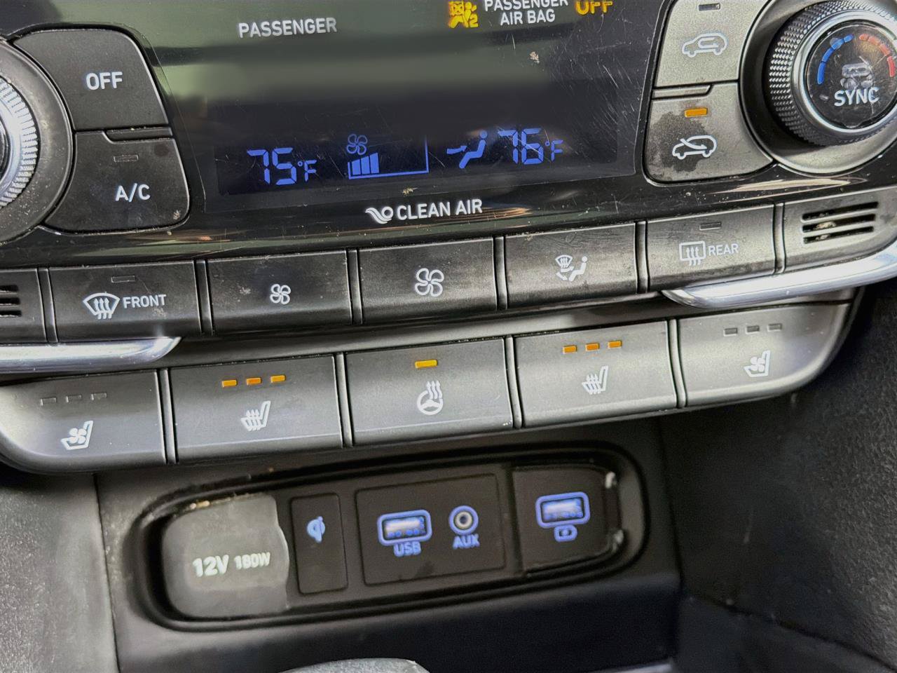 Used 2020 Hyundai Santa Fe Limited AWD/4WD image 18