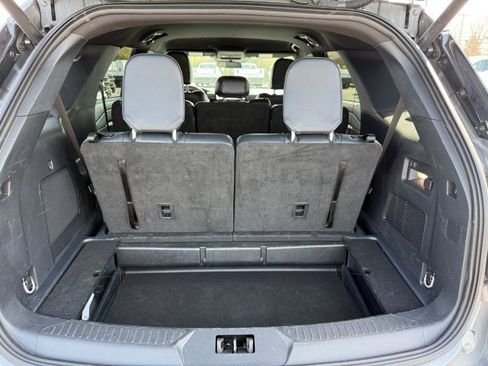 Used 2025 Ford Explorer ST-Line w/ ST-Line Street Pack AWD/4WD image 20
