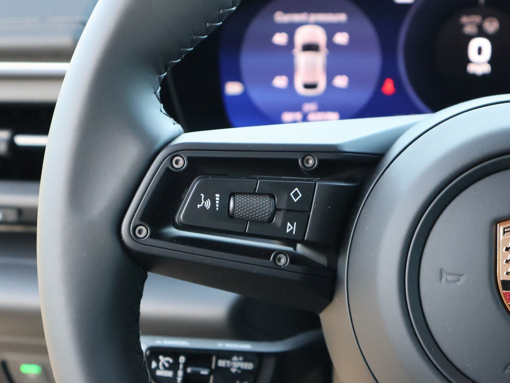 Certified 2025 Porsche Macan 4S Electric AWD/4WD image 31