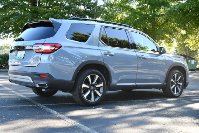 Used 2024 Honda Pilot Touring image 7