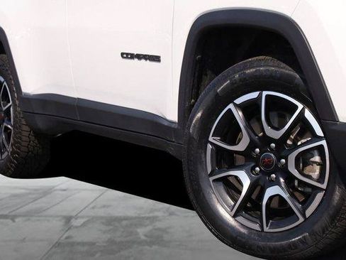 Used 2025 Jeep Compass Trailhawk w/ Trailer Tow Group AWD/4WD image 2