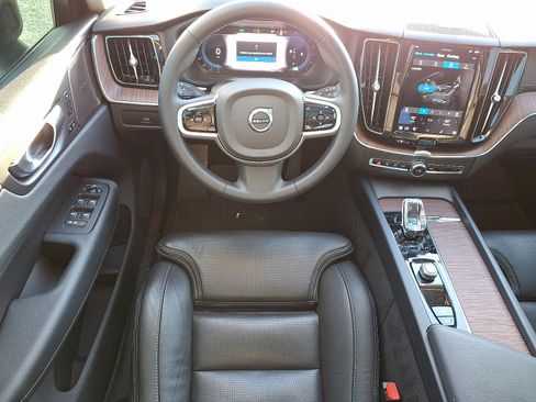 Certified 2023 Volvo XC60 B5 Ultimate w/ Climate Package image 11