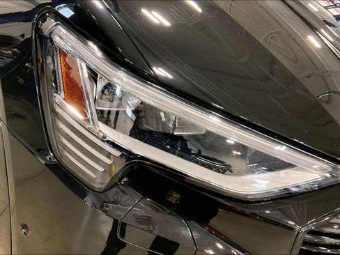 Used 2023 Audi e-tron Premium w/ Convenience Plus Package AWD/4WD image 28