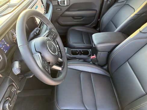 Used 2025 Jeep Gladiator Mojave AWD/4WD image 20