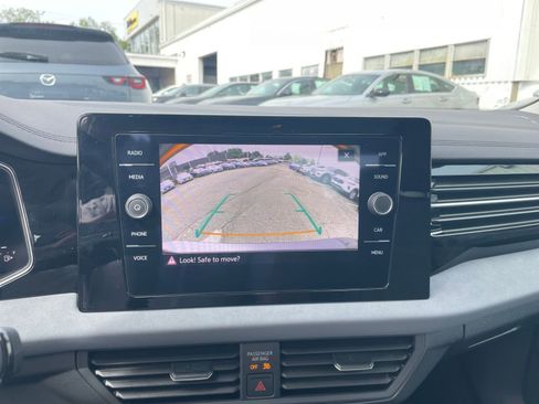 Used 2025 Volkswagen Jetta SE image 17