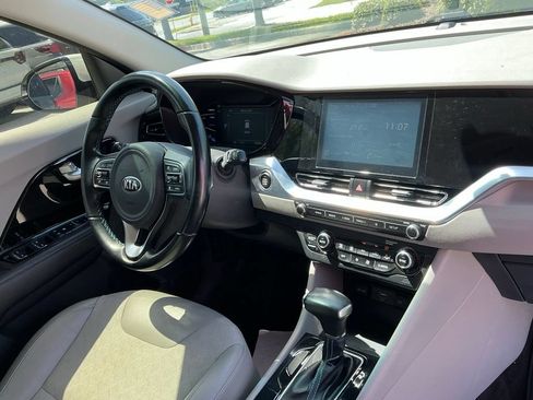 Used 2020 Kia Niro Touring FWD image 19