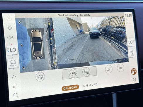 New 2026 Land Rover Range Rover Autobiography AWD/4WD image 18