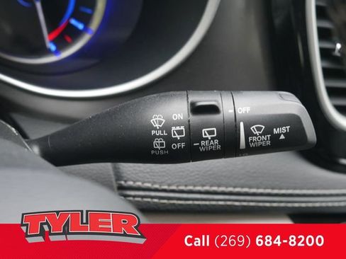 Used 2023 Chrysler Pacifica Touring-L FWD image 27