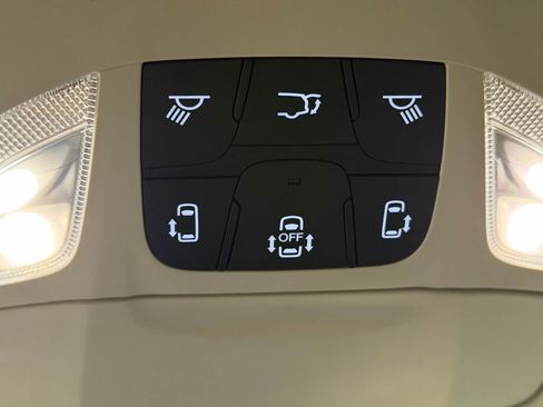 Used 2017 Chrysler Pacifica Touring image 27