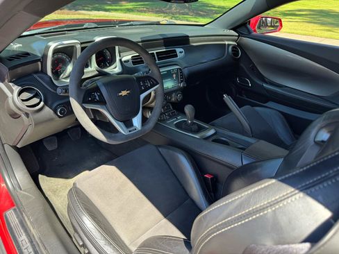 Used 2014 Chevrolet Camaro SS w/ SS Performance Package RWD image 16